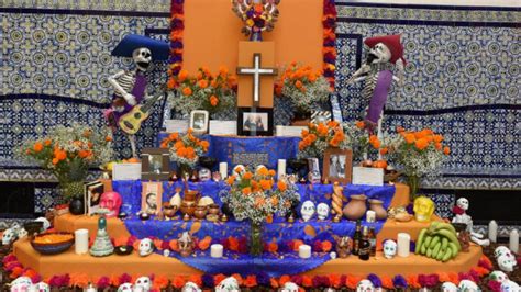 Día De Muertos ¿qué Elementos Lleva El Altar De 7 Niveles Y Cuándo