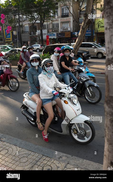vietnamesische mädchen fotos und bildmaterial in hoher auflösung alamy