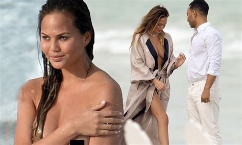 Chrissy Teigen Topless And Husband John Legend Seems Very Impressed Daily Mail Online