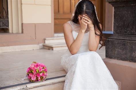 Mom Refusing To Attend Daughters Wedding If Her Ex Is Invited Splits Views