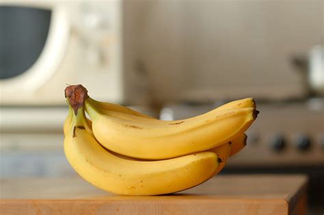 How Many Calories Are In A Banana 7 Facts To Know The Healthy