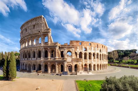 Italys Landmark Colosseum Reopens Daily Sabah