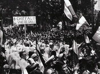 Le 13 mai 1958 débute une campagne d'occidentalisation (c'est le terme employé par les médias de cette époque) et visant la femme algérienne. LE 13 MAI 1958 | Guerre d'algérie, Alger, Guerre