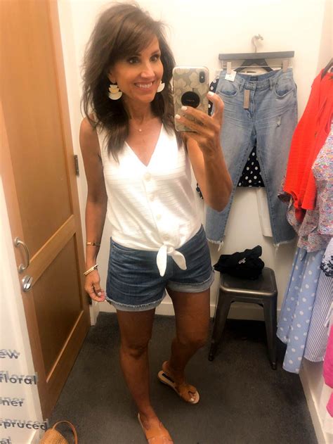 j crew try on session cyndi spivey white jean shorts white pants denim shorts summer