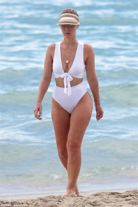 Bianca Elouise Puts On A Cheeky Display In G String Bikini Daily Mail