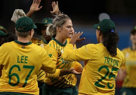 Womens T20 World Cup Dane Van Niekerk Produces Captains Display As South Africa Beat England