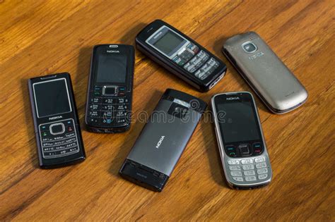 Today we're going to be going over how nokia stock is a major 5g player and why they are a strong buy in 2020. De Oude Mobiele Telefoons Van Nokia Redactionele Stock ...