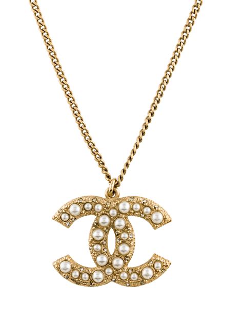 Chanel Faux Pearl Cc Pendant Necklace Gold Tone Metal Pendant
