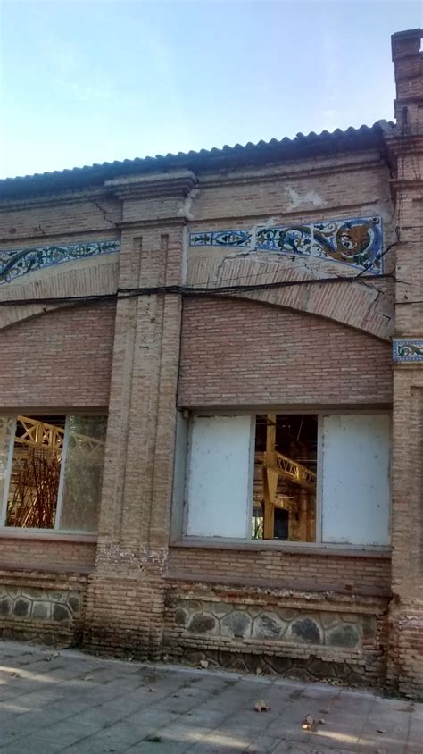 Fundada en 1891 a este restaurante de toledo acudían los obreros de la cercana fábrica de armas, los devotos del cristo de la vega, los pescadores y bañistas del puente de san martín y algún que otro caminante en busca de alivio. Patrimonio Industrial Arquitectónico: Fotografías de ...