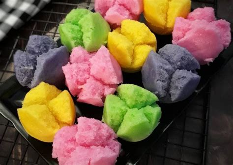 Yuk belajar cara membuat kue basah kukus dengan tampilan warna warni. Paling Inspiratif Resep Kue Mangkok Mekar - Alexandra Gardea