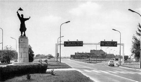 Kilométerszelvényben budapest irányába közlekedett egy gépkocsi, amelynek vezetője műszaki hiba miatt félreállt, ahol a jármű kigyulladt. M7 autópálya Osztyapenko szobor zebrával 1970 körül ...
