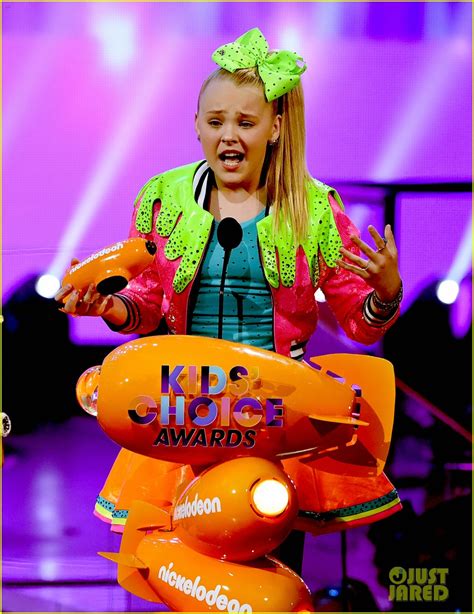 Jojo Siwa Claims Nickelodeon Is Stopping Her From Performing Her Own