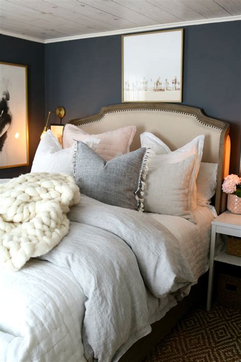 It certainly isn't a place to get small glamorous black & white bedroom. How to Make your Bedding Fluffy and our new Bedding ...