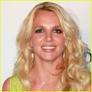 Britney Spears Returns To Instagram Reveals Why She Hasnt Gone On Her Honeymoon Yet Britney