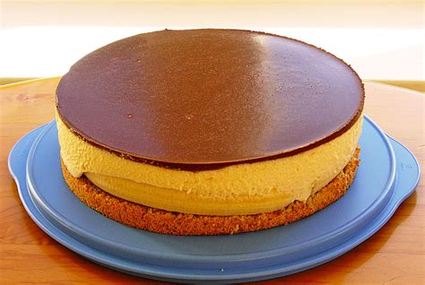 Mit bananenscheiben dekorieren und servieren. Bananen - Sahne - Schoko - Torte (Rezept mit Bild ...