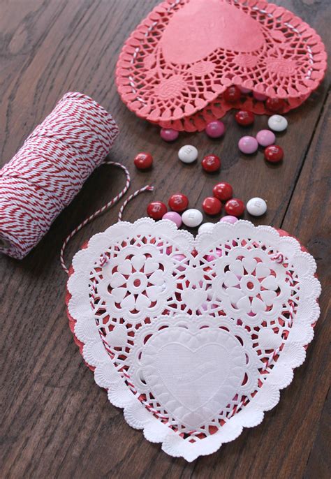 Paper Doily Valentines Heart Pouches I Dig Pinterest