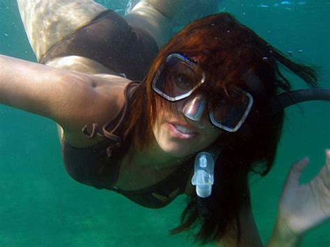 Pin By Chris Thordsen On Scuba Ladies Duiksters Scuba Girl Wetsuit Scuba Girl Underwater Fun