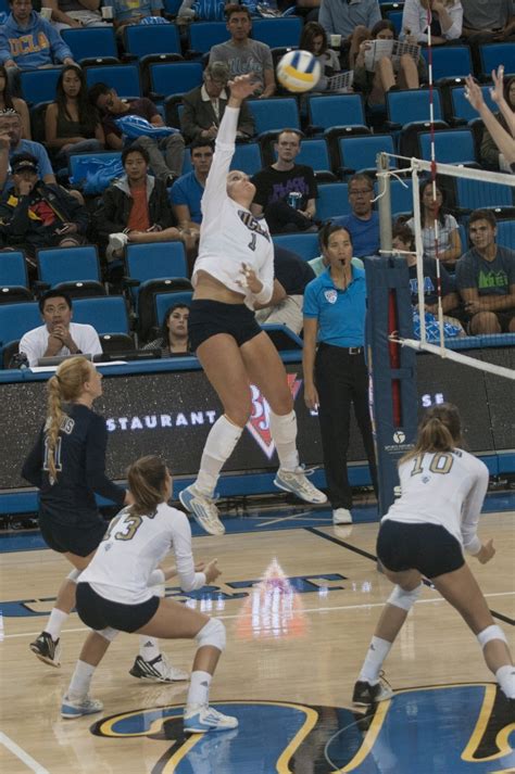 Womens Volleyball Defeats Utah In Straight Sets Daily Bruin