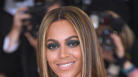 Beyoncés Formation Tour Makeup Artist Reveals How She Stays Flawless