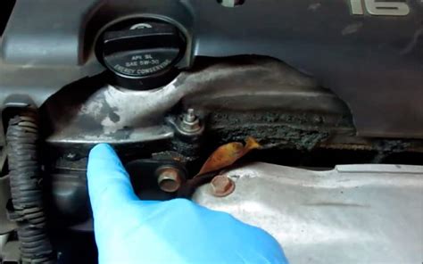 Save Oil By Replacing A Leaking Valve Cover Gasket