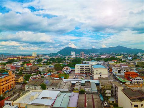 An easy 2 hour drive from singapore, using the 2nd. HAIRIE Cerulean: Foto Pemandangan Bandar Batu Pahat dari ...