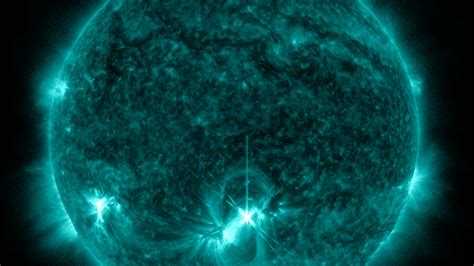 Massive Solar Flare To Strike Earth Today Possibly Causing Blackouts