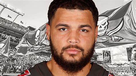 Usf Morsanis Incoming Class And The Bucs Mike Evans Gives Back