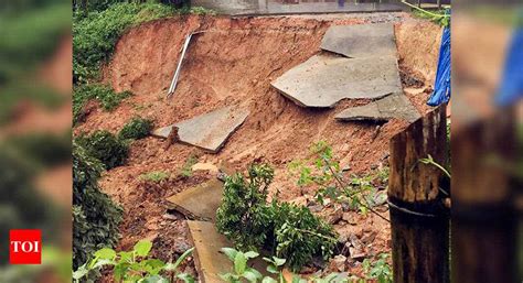 Kerala Rain 50 Tourists Stranded In Munnar After Landslide Kochi