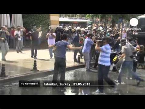 Istanbul Protesters Clash With Police To Defend Gezi Park Youtube