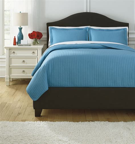 Add coordinating accessories to customize the look. Raleda Turquoise Queen Comforter Set from Ashley (Q495003Q ...