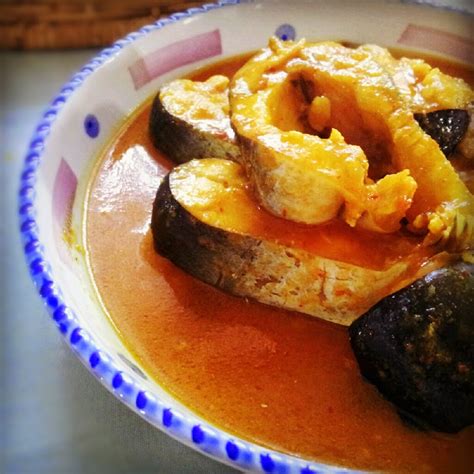 Potong buah nanas, iris kecil memanjang. Aneka Resep Masakan Ikan Patin ~ Resep Manis Masakan Indonesia