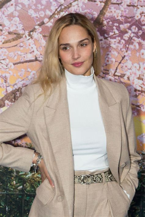 Explore tweets of camille lou @camillelou_off on twitter. Camille Lou At Le Retour de Mary Poppins premiere in Paris ...