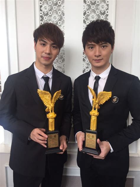 Mar 09, 2015 · อีกไม่นานนับจากนี้เราจะได้พบการกลับมาอีกครั้งของละครซีรีย์วัยรุ่นอย่าง love sick 2 ละครที่ติดตราตรึงใจผู้ชมทั้งหลายทั่วประเทศกับบทบาทของสอง. สลับคู่จิ้นอลเวง ! "คริส พีรวัส - ไวท์-ณวัชร์" ควงคู่หวาน ...