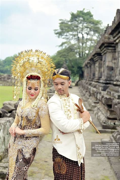 Konsep Foto Prewedding Baju Adat Jawa Minang Klasik Di Candi Plaosan