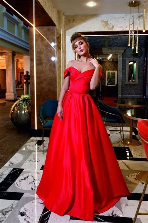 Красное пышное платье на выпускной бал купить в Москве
