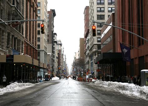 무료 이미지 보행자 눈 겨울 도로 거리 골목 시티 맨해튼 도시 풍경 도심 날씨 레인 시즌 수로 수단