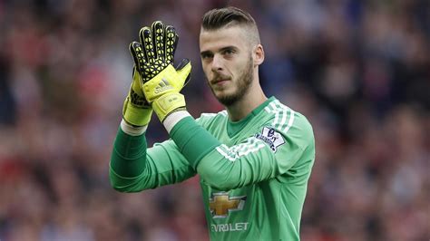David De Gea Receives Standing Ovation On Return To Manchester United