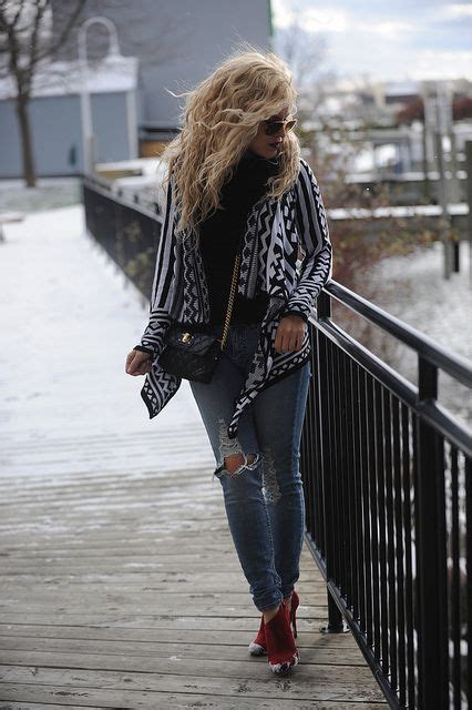 andrea of blonde bedhead braving the elements in the printed flyaway cardigan myalloy