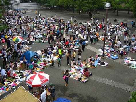 Top 6 Flea Markets In Tokyo For Bargain Hunters Tokyo Shopping Tokyo