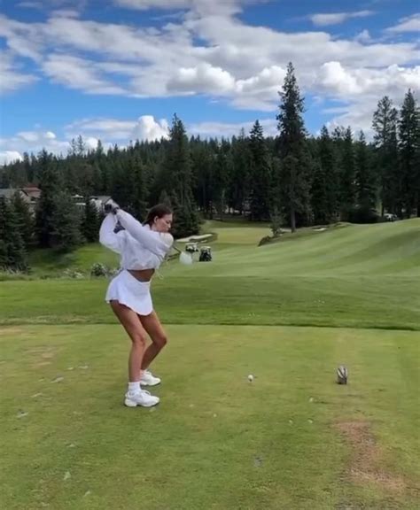 Liv Golf Wag Paulina Gretzky Shows Husband Dustin Johnson How To Do It