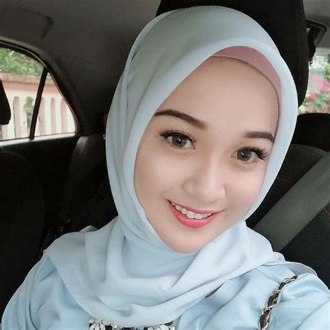 Akhirnya, jaka mempunyai 20 nama selebgram. Wallpaper Gadis Hijab Cantik Selebgram