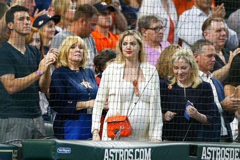 Photos Of Kate Upton Are Going Viral During The Mlb Playoffs The Spun