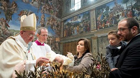 El Papa Bautizó A La Hija De Un Matrimonio Sólo Casado Por Civil Y Al
