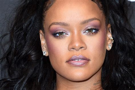 Rihanna Shares Fenty Beauty Body Lava Highlighters On Instagram Teen Vogue