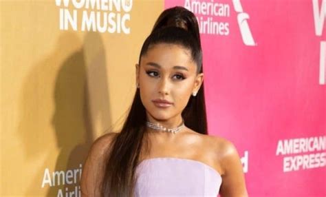 Biografi Ariana Grande Dalam Bahasa Inggris Lakaran