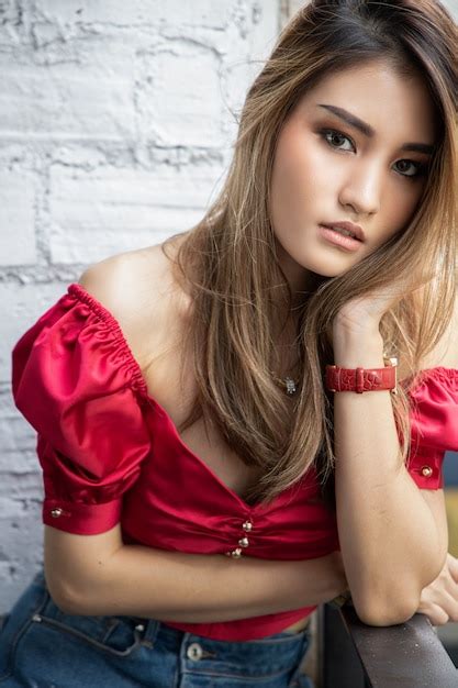 Premium Photo Portrait Of Young Beautiful Asian Girl