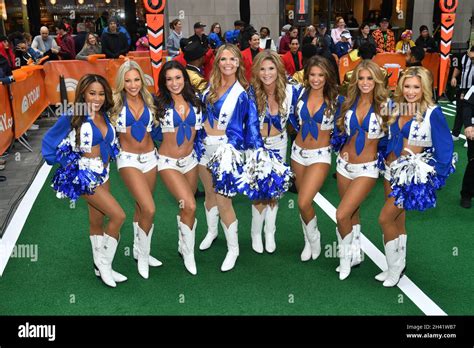 Savannah Guthrie And Jenna Bush With The Dallas Cowboys Cheerleaders