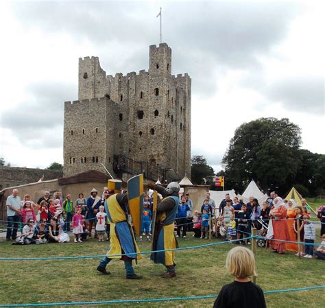 You (come) on it or you (wait) for a 14? Things to do in Medway this weekend ... - Going on in Medway