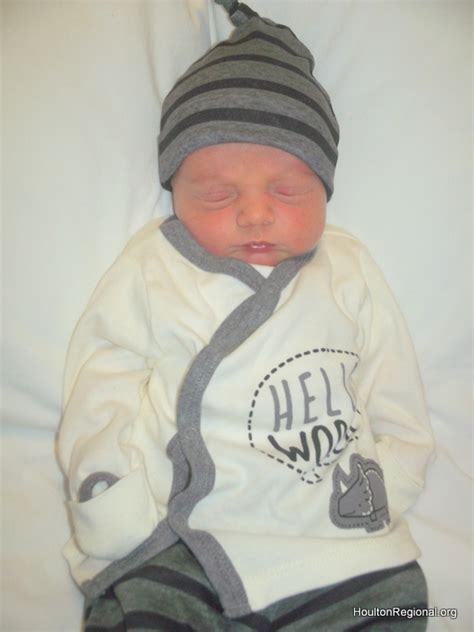 Bentley Robert Baby Boy Born To Amanda And Bryan Houlton Regional