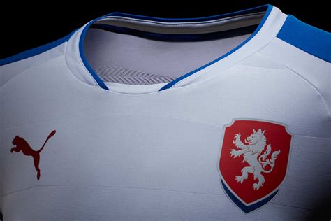 Das puma tschechien heimtrikot für herren aus der kollektion für die em 2021 überzeugt mit leichtem tragekomfort und. Tschechien EM 2016 Auswärts-Trikot veröffentlicht - Nur ...